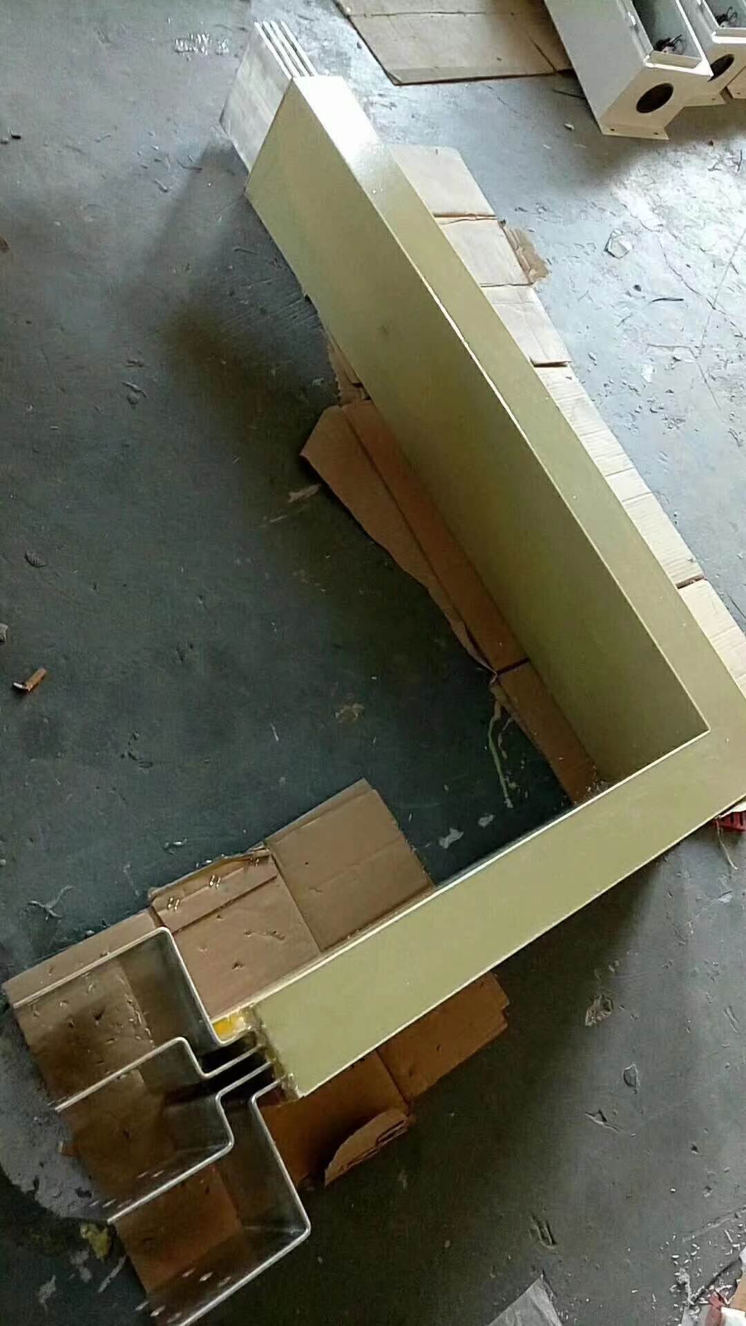 FST-2浇筑母线槽